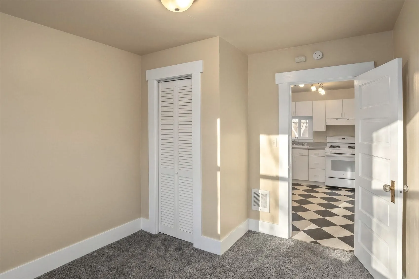 2861 NW 60th Street , Seattle, WA 98107