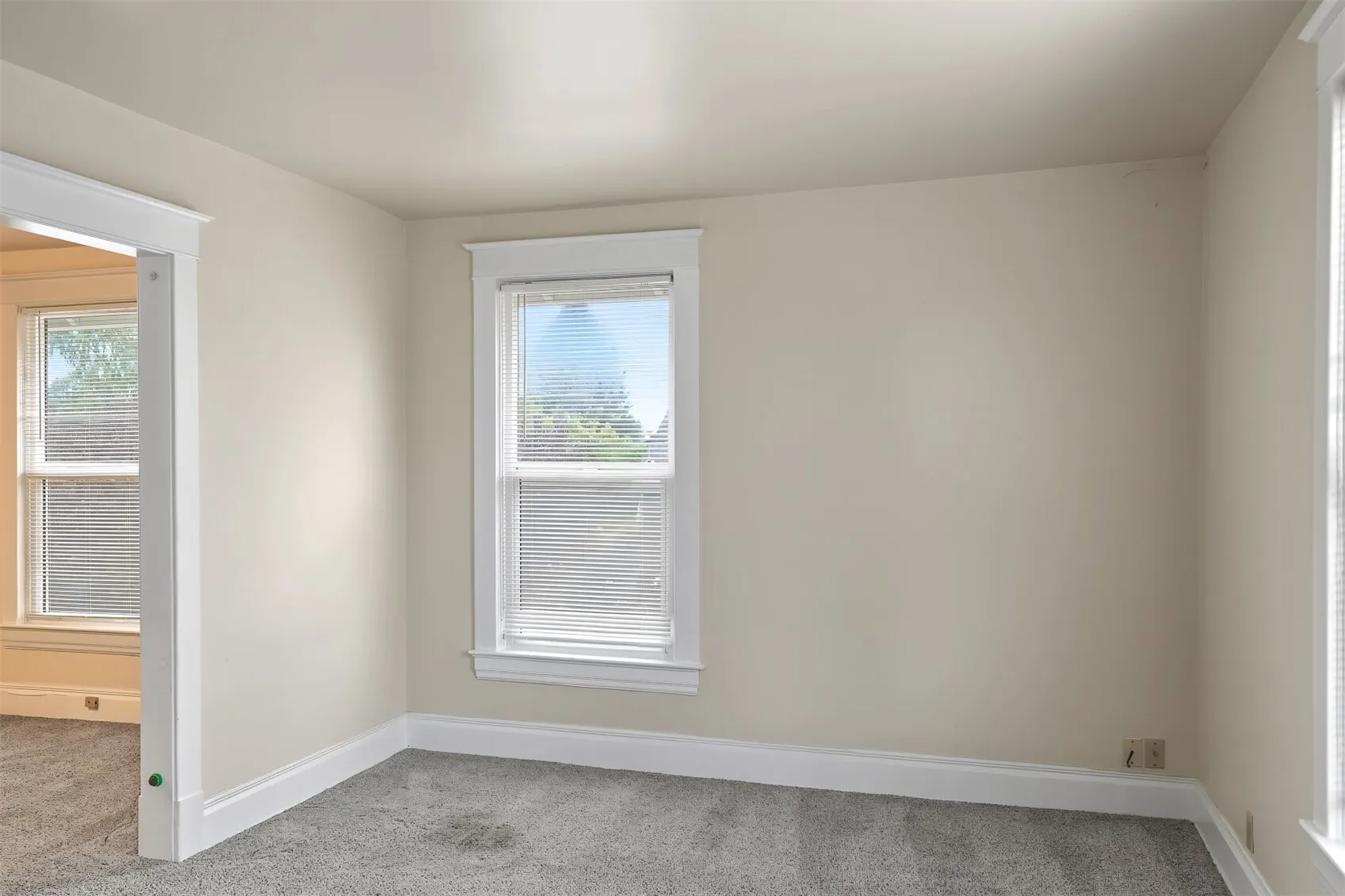 2861 NW 60th Street , Seattle, WA 98107