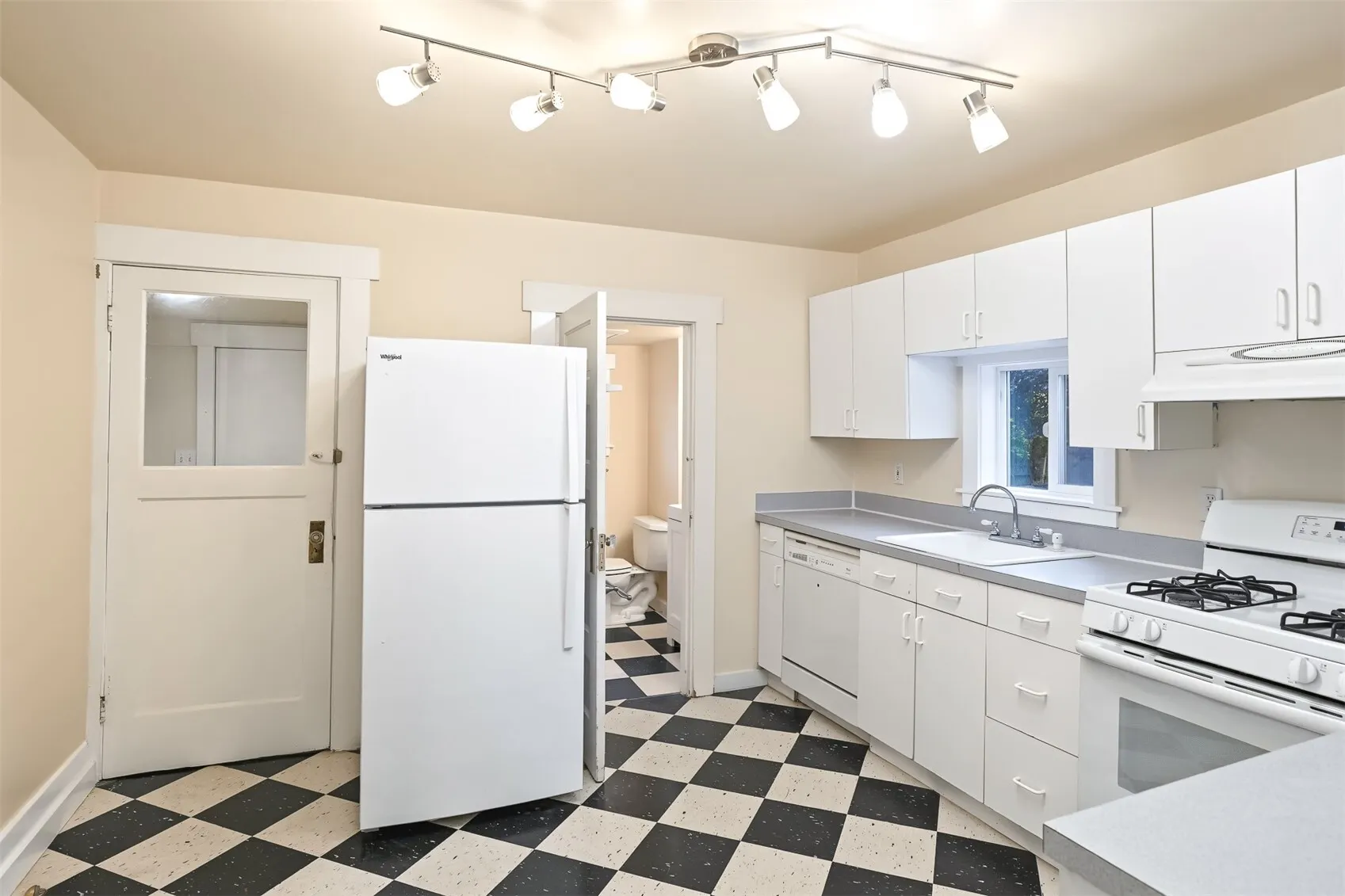 2861 NW 60th Street , Seattle, WA 98107