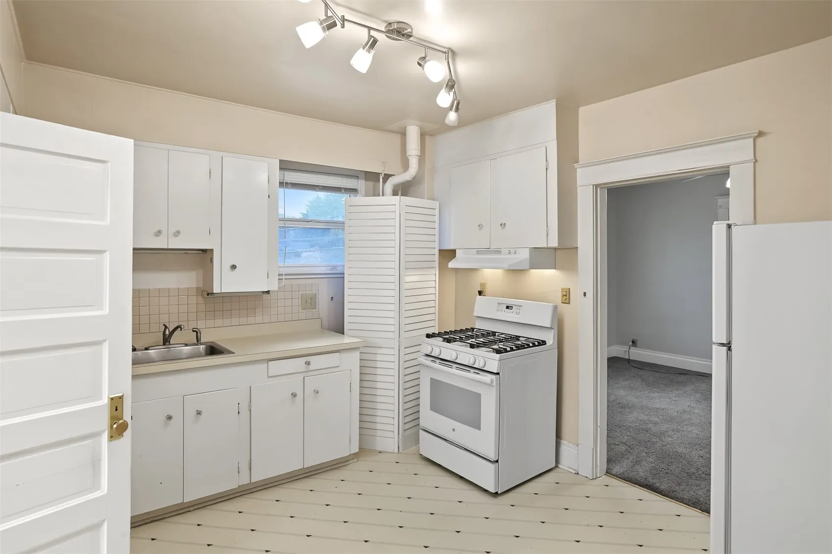2861 NW 60th Street , Seattle, WA 98107