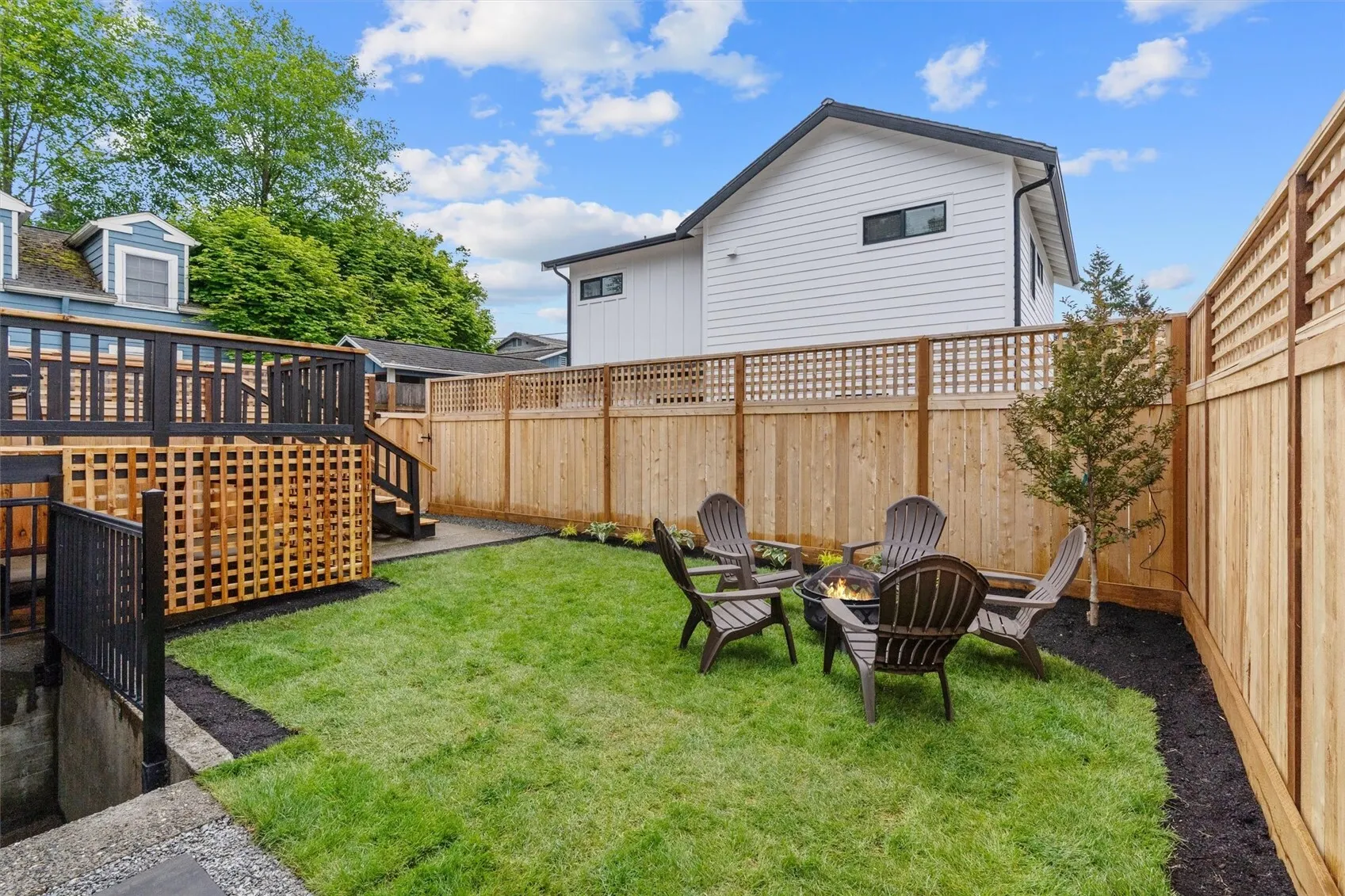 4257 W 33rd Ave W #1, Seattle, WA 98199