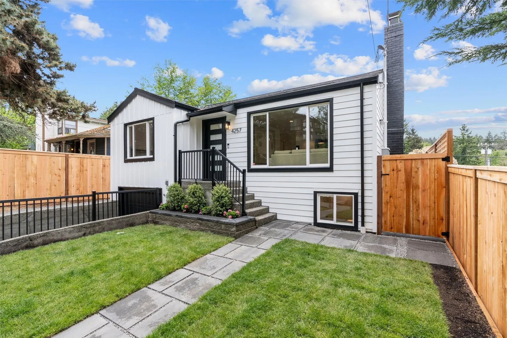 4257 W 33rd Ave W #1, Seattle, WA 98199
