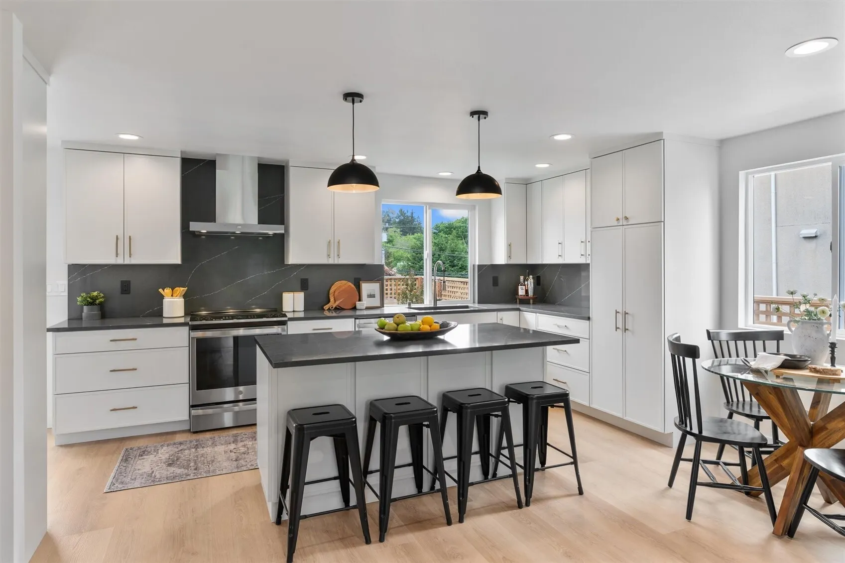 4257 W 33rd Ave W #1, Seattle, WA 98199