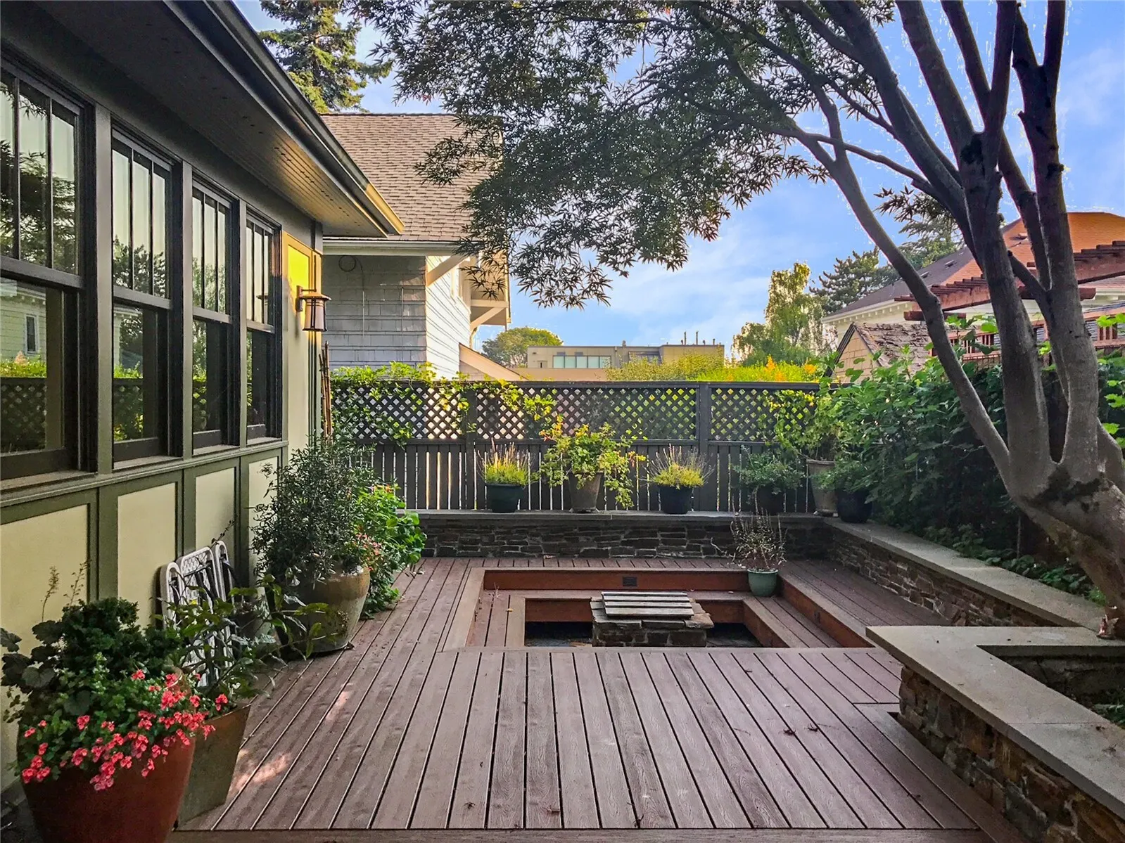 2322 12th Avenue E, Seattle, WA 98102