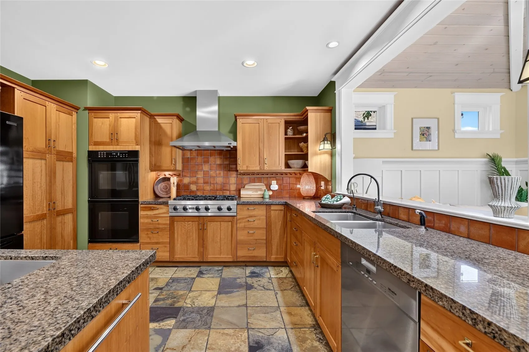 2322 12th Avenue E, Seattle, WA 98102