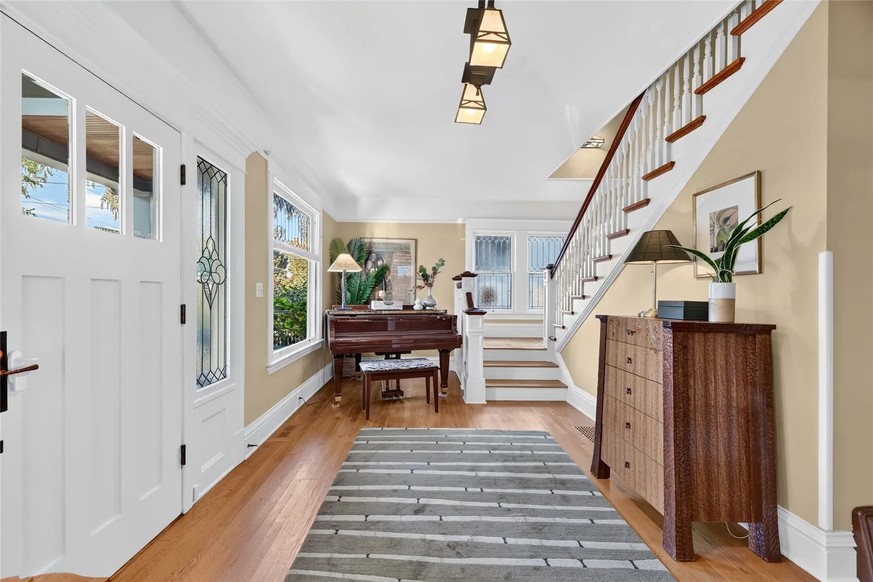 2322 12th Avenue E, Seattle, WA 98102