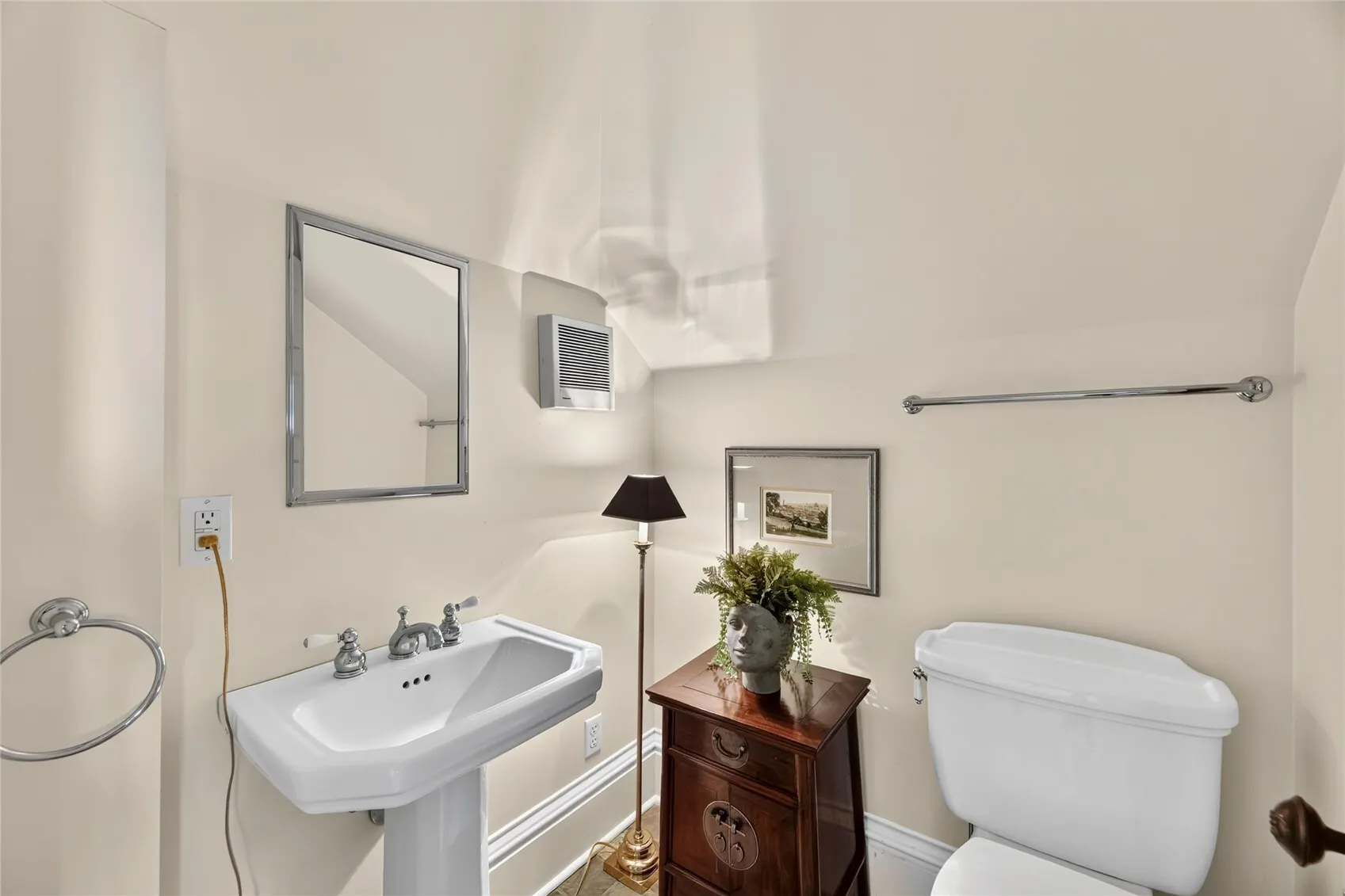2322 12th Avenue E, Seattle, WA 98102