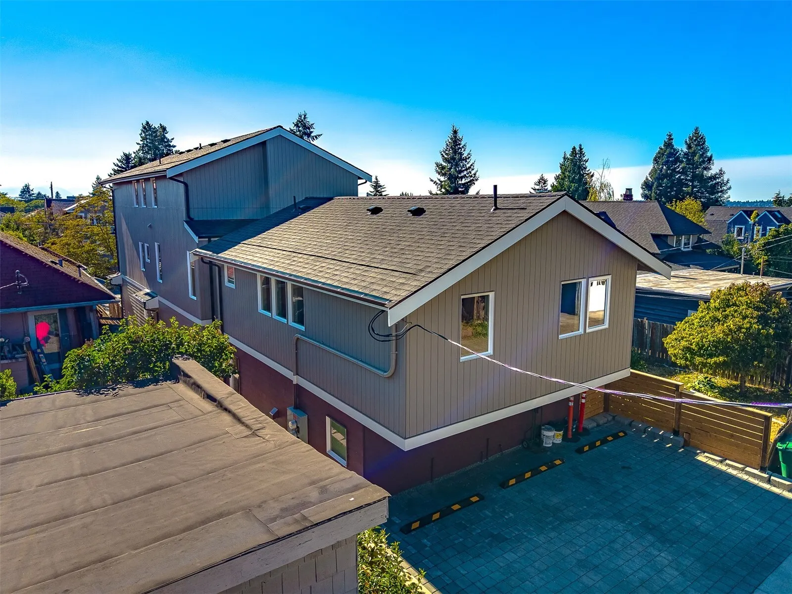 2412 Queen Ann Avenue N, Seattle, WA 98109