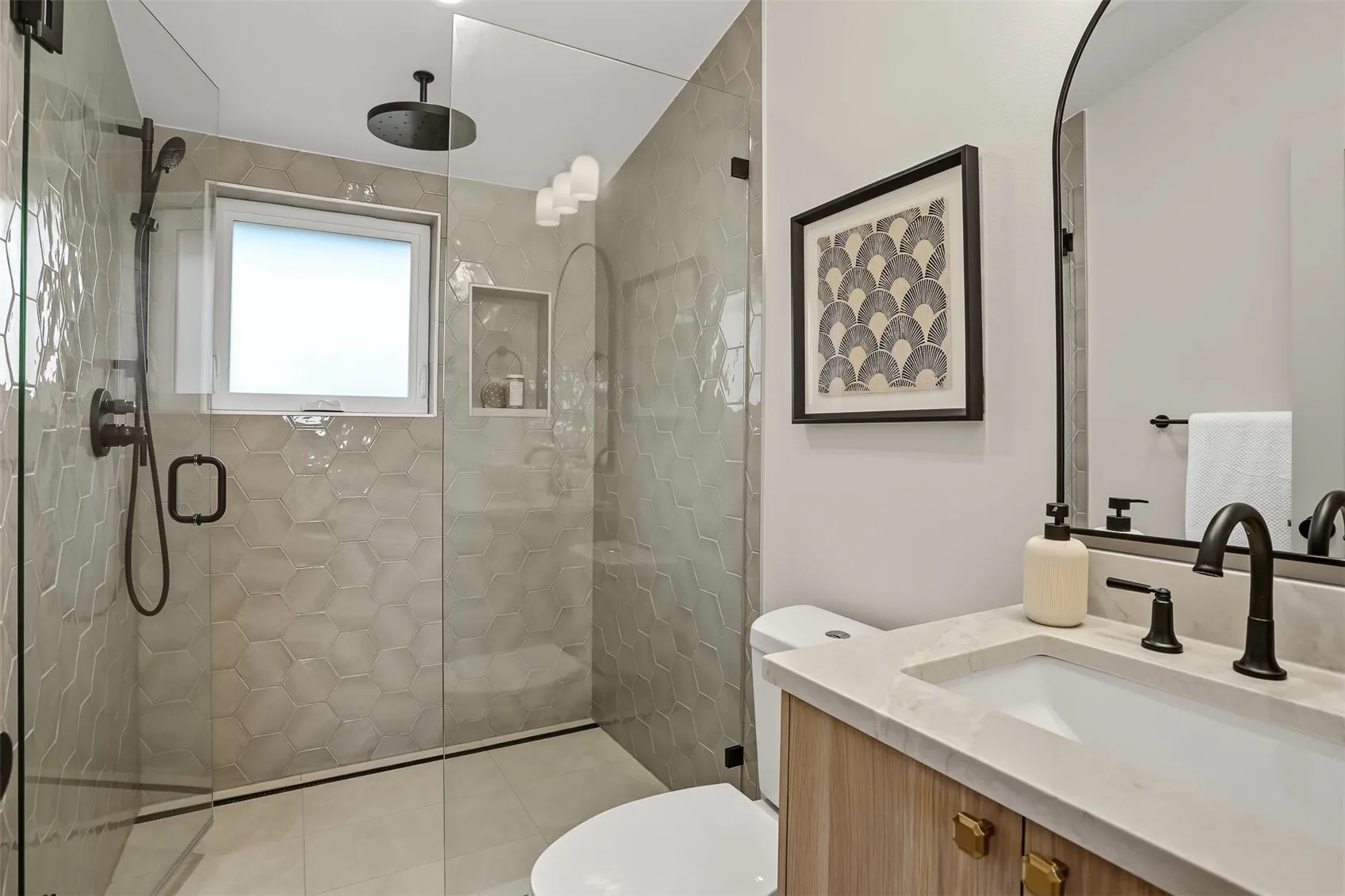 2412 Queen Ann Avenue N, Seattle, WA 98109