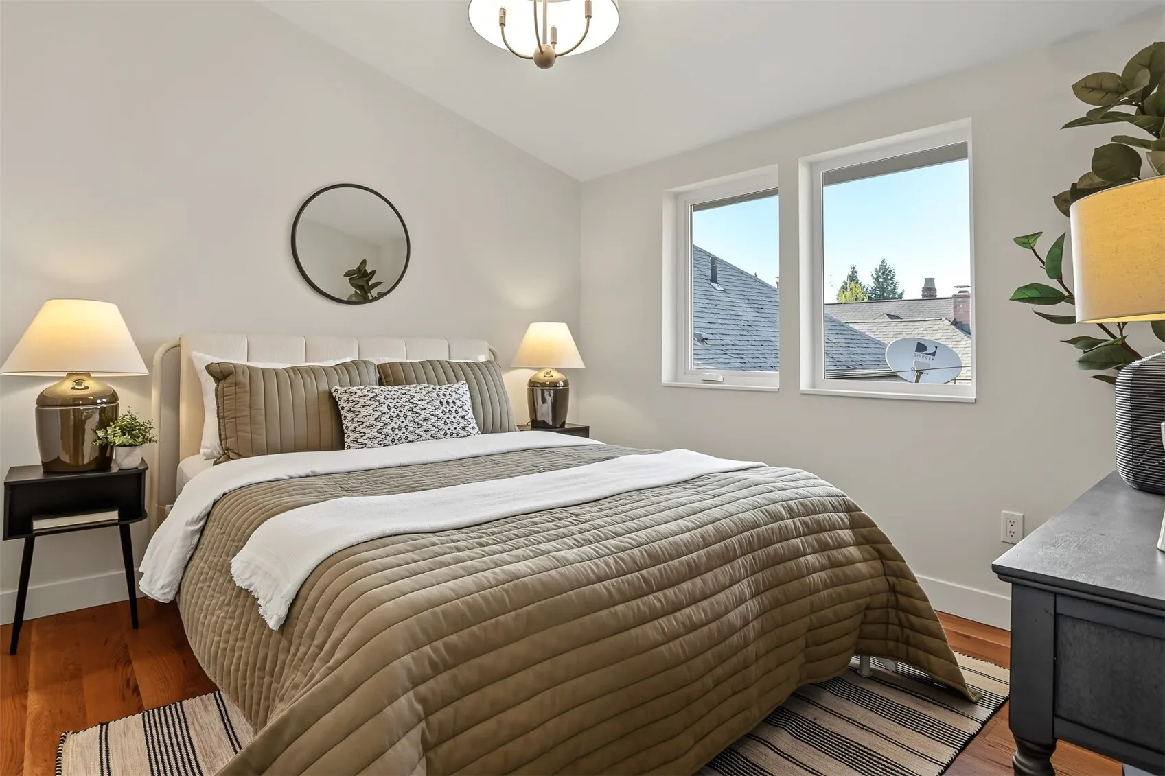 2412 Queen Ann Avenue N, Seattle, WA 98109