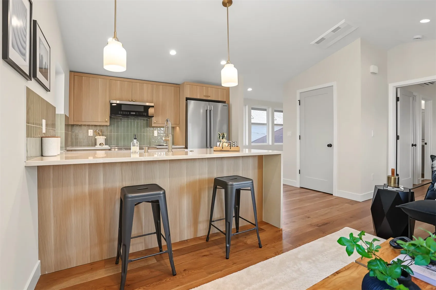 2412 Queen Ann Avenue N, Seattle, WA 98109