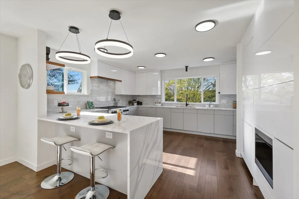 10917 28th Avenue SW, Seattle, WA 98146