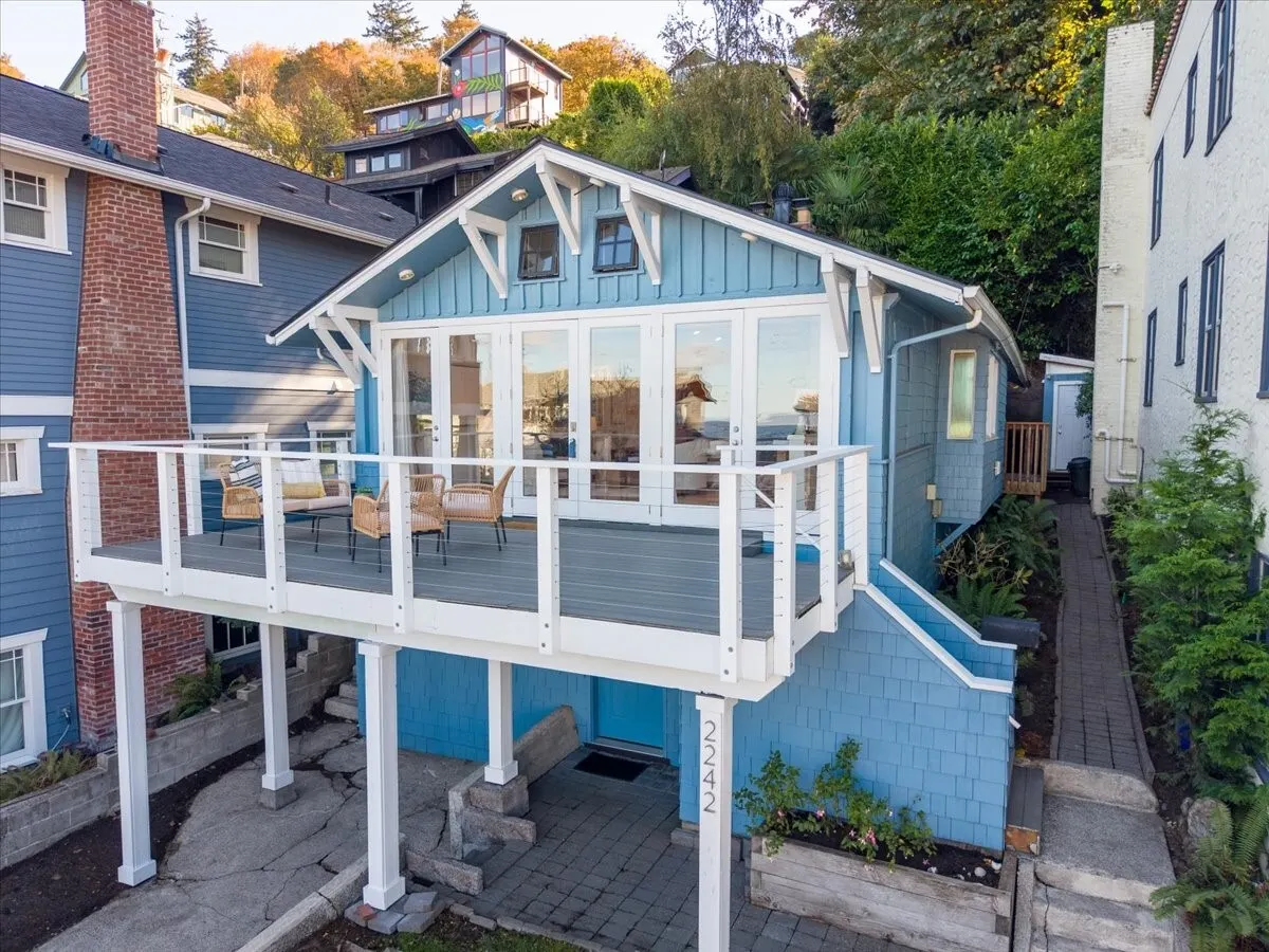 2242 Bonair Place SW, Seattle, WA 98116