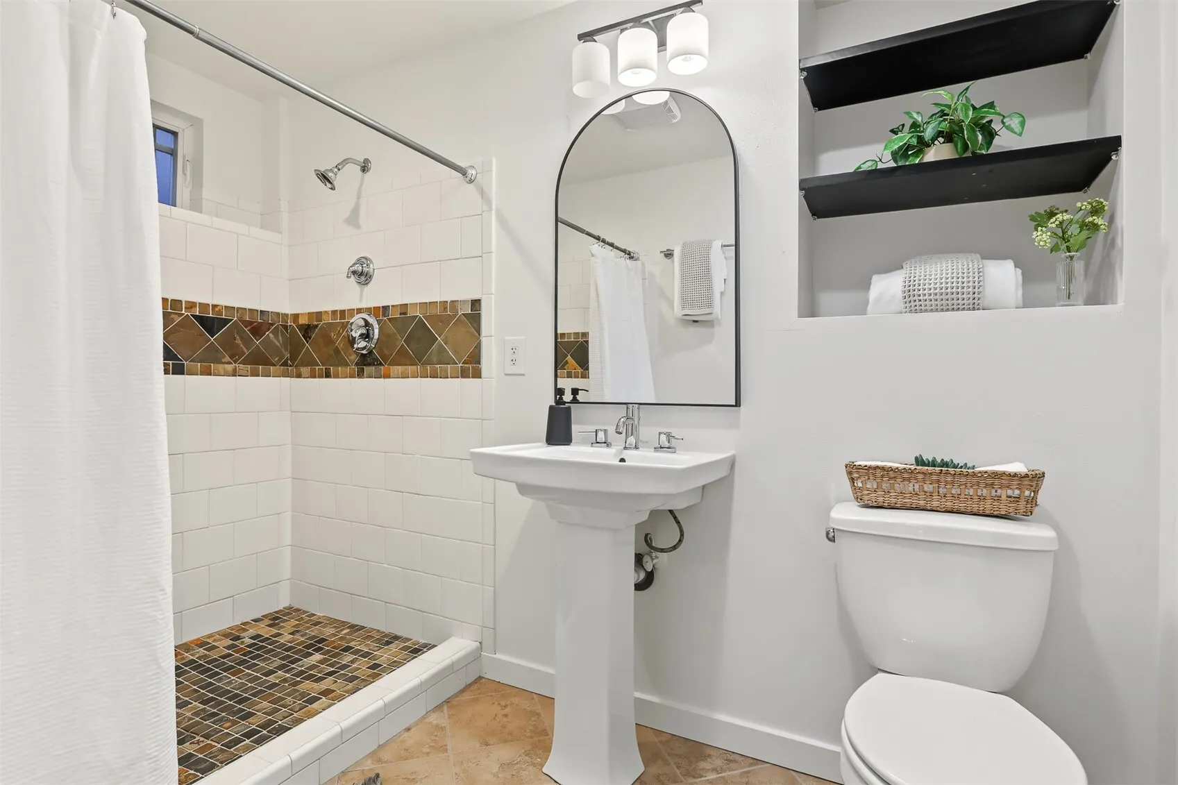 2242 Bonair Place SW, Seattle, WA 98116