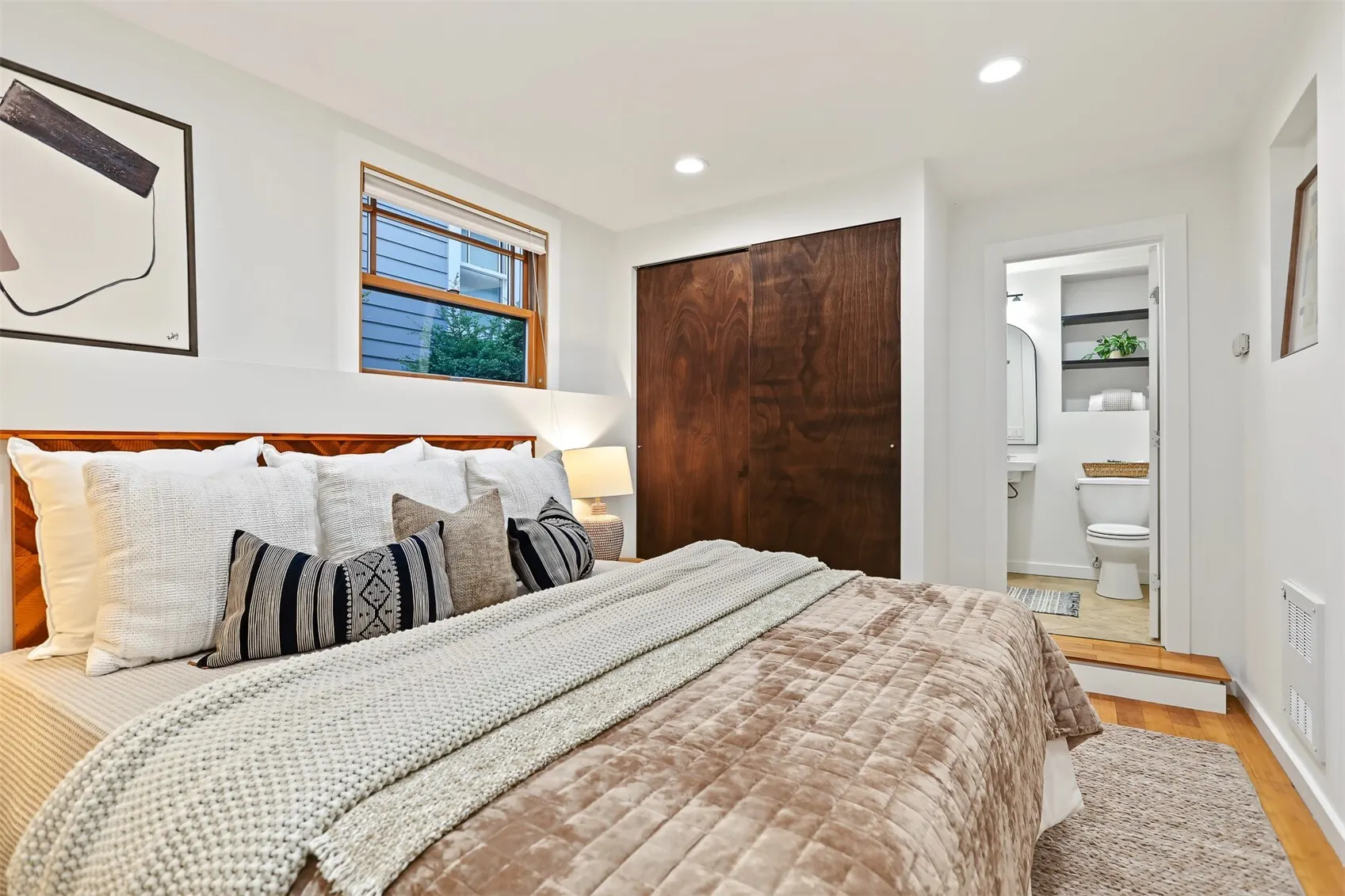 2242 Bonair Place SW, Seattle, WA 98116