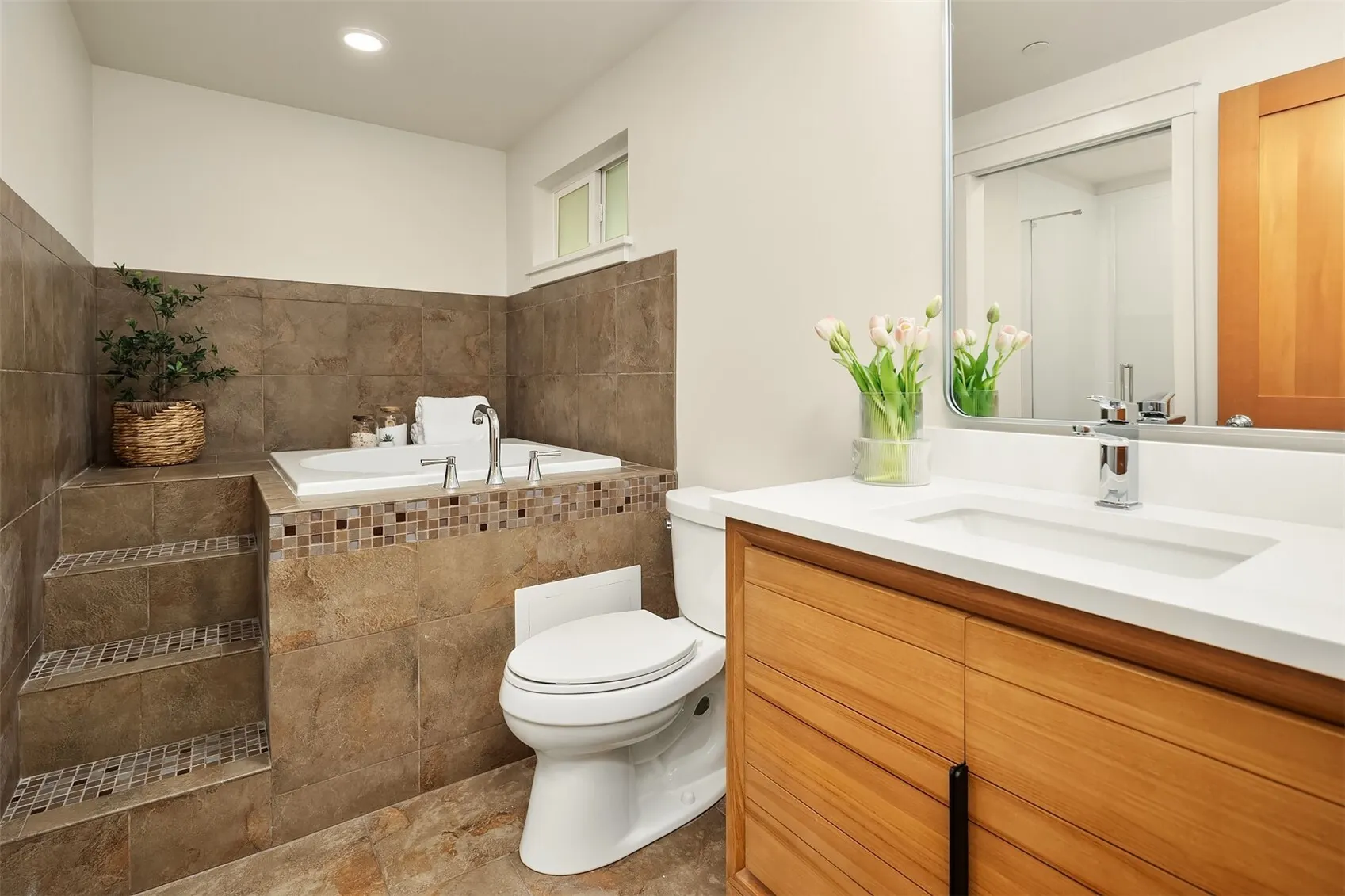 6331 135th Avenue NE, Kirkland, WA 98033