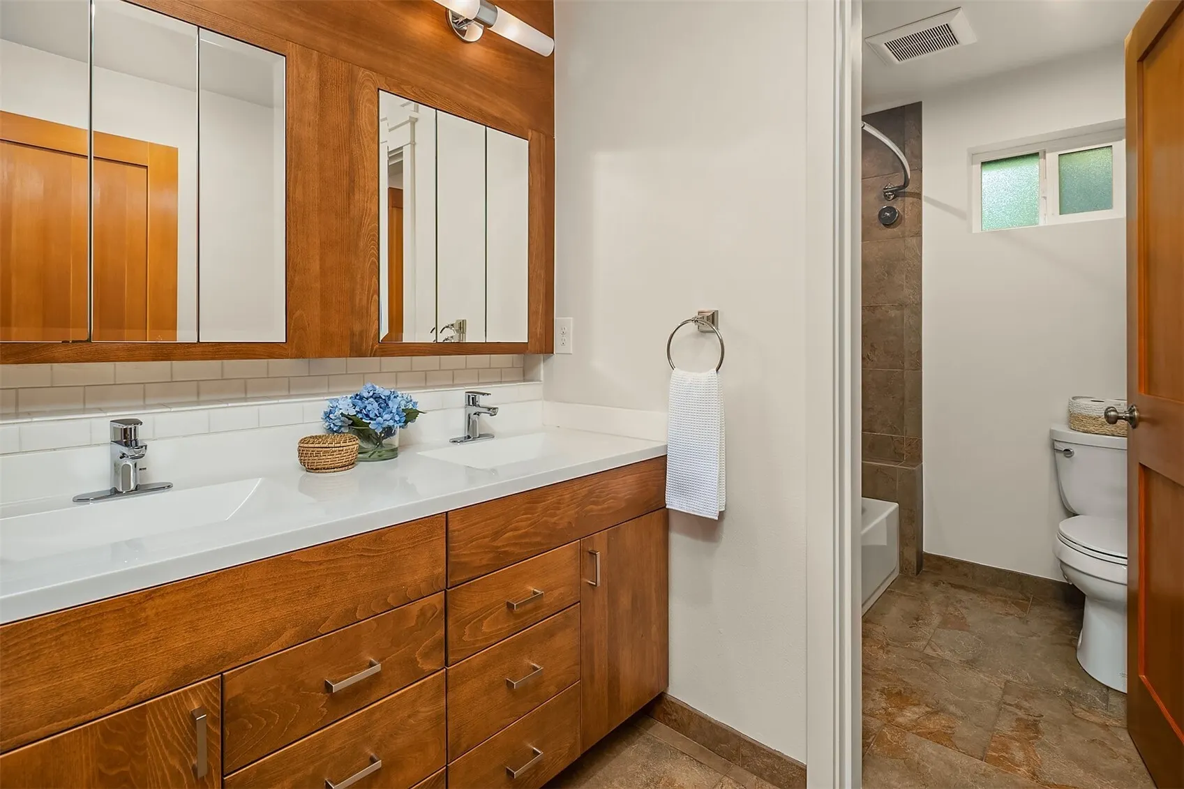 6331 135th Avenue NE, Kirkland, WA 98033