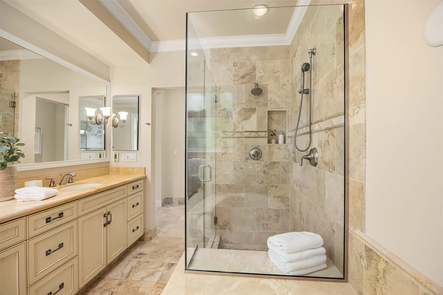 725 Harvard Avenue E, Seattle, WA 98102