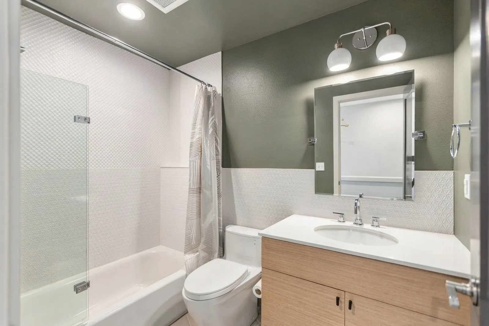 304 N 107th Street , Seattle, WA 98133