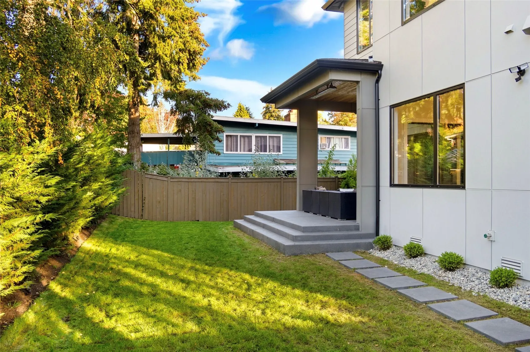 15546 SE 9th Street , Bellevue, WA 98007