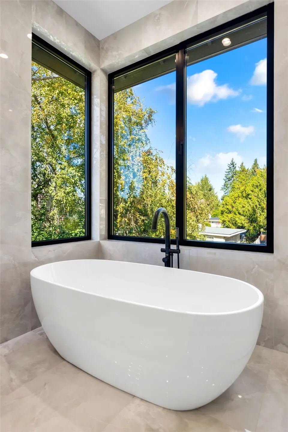 15546 SE 9th Street , Bellevue, WA 98007