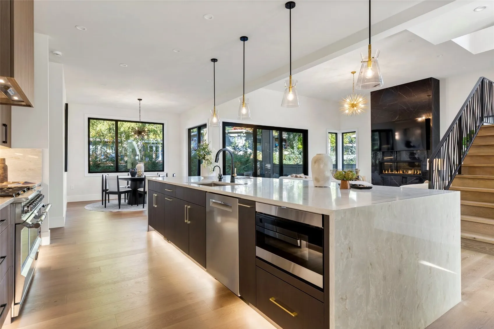 15546 SE 9th Street , Bellevue, WA 98007