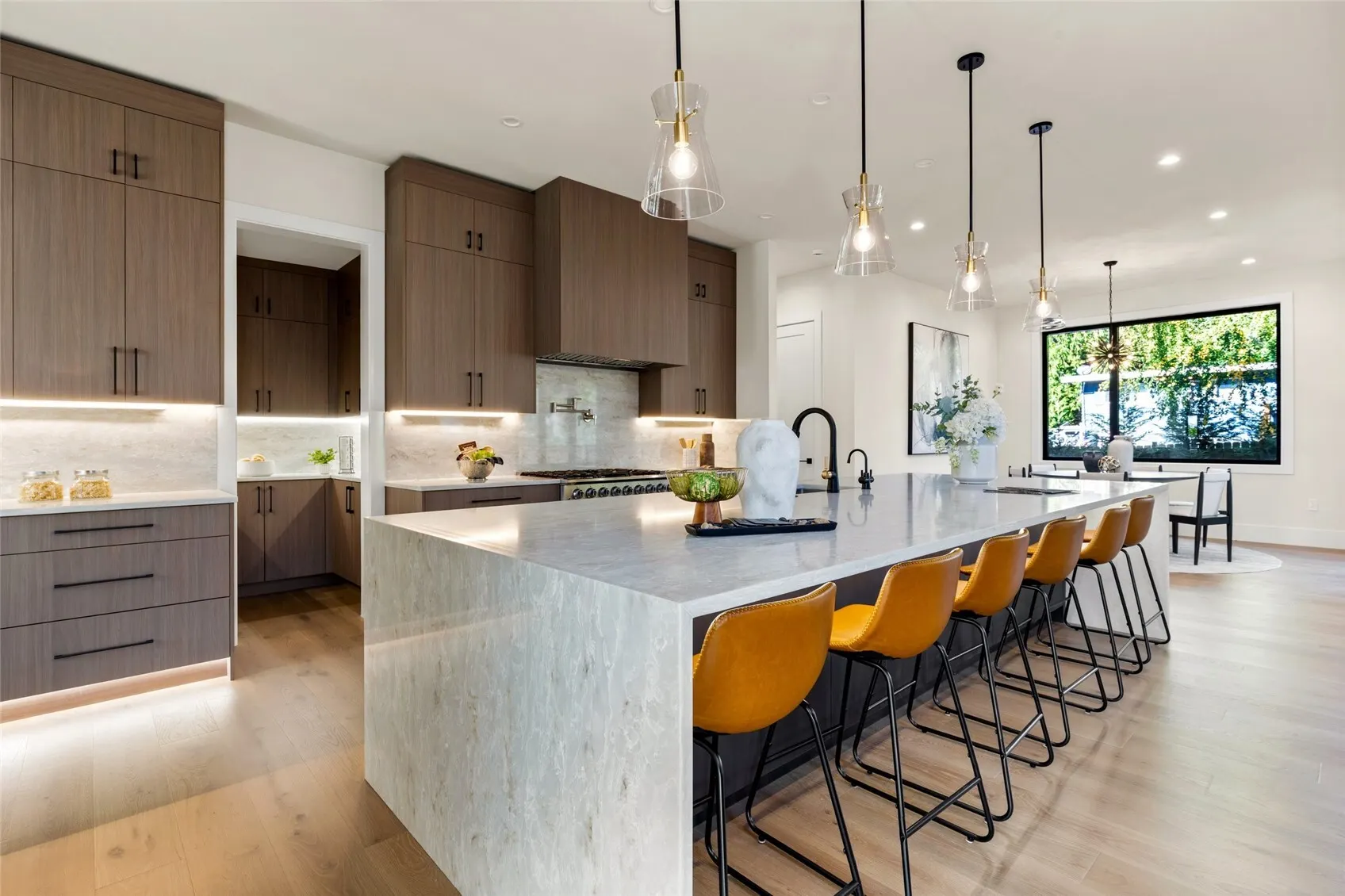 15546 SE 9th Street , Bellevue, WA 98007