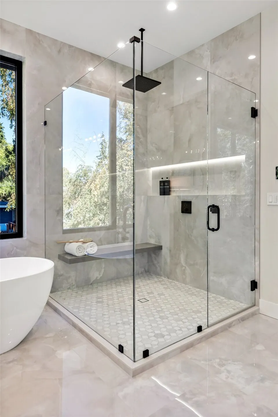 15546 SE 9th Street , Bellevue, WA 98007