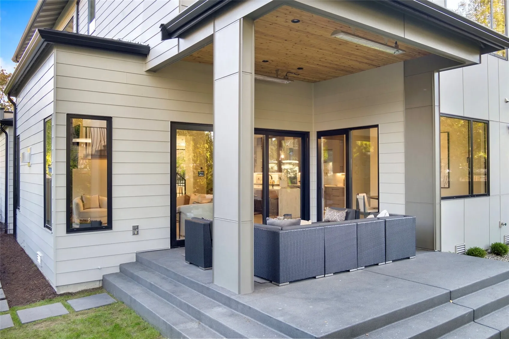 15546 SE 9th Street , Bellevue, WA 98007