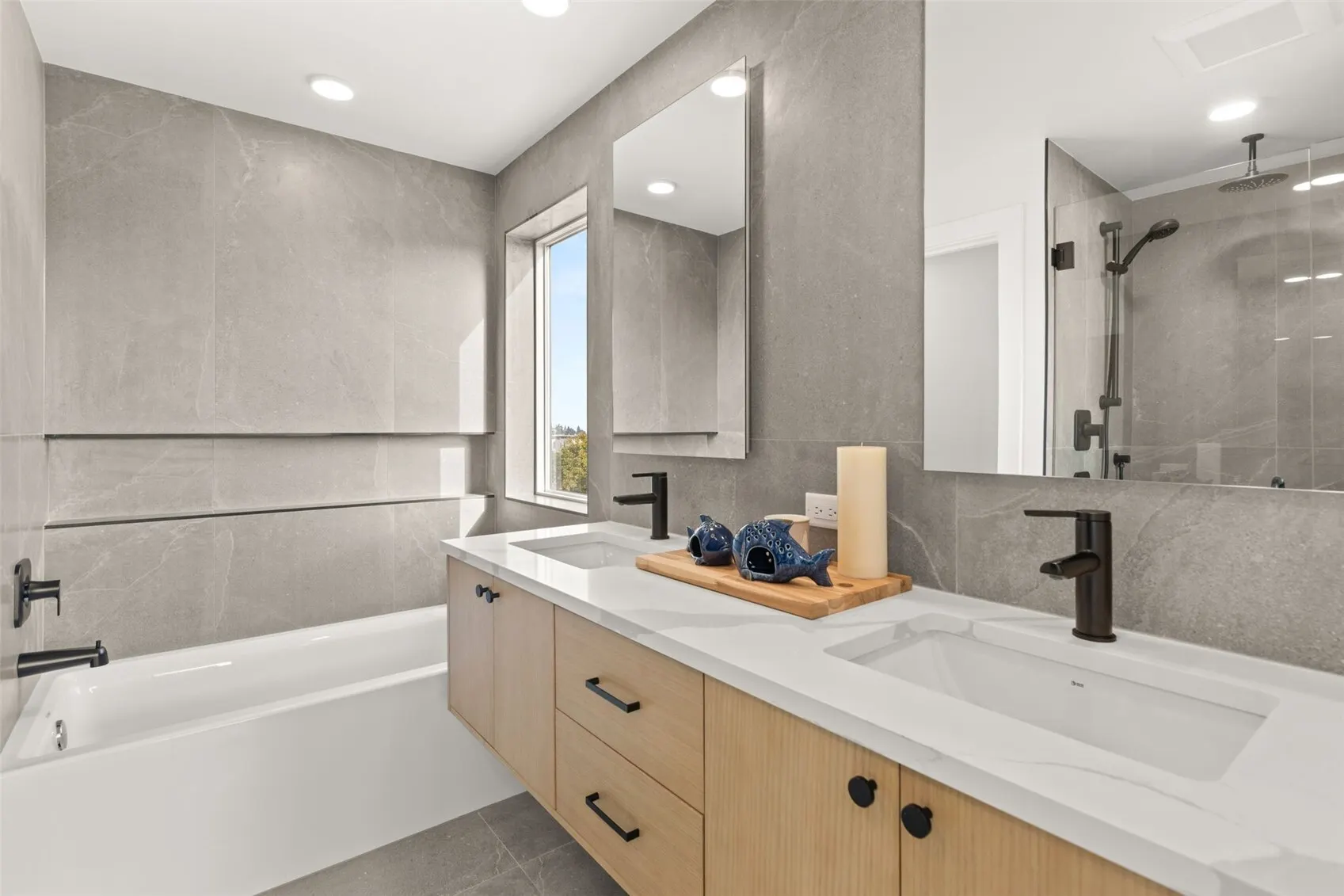 3216 B S Dawson Street , Seattle, WA 98118