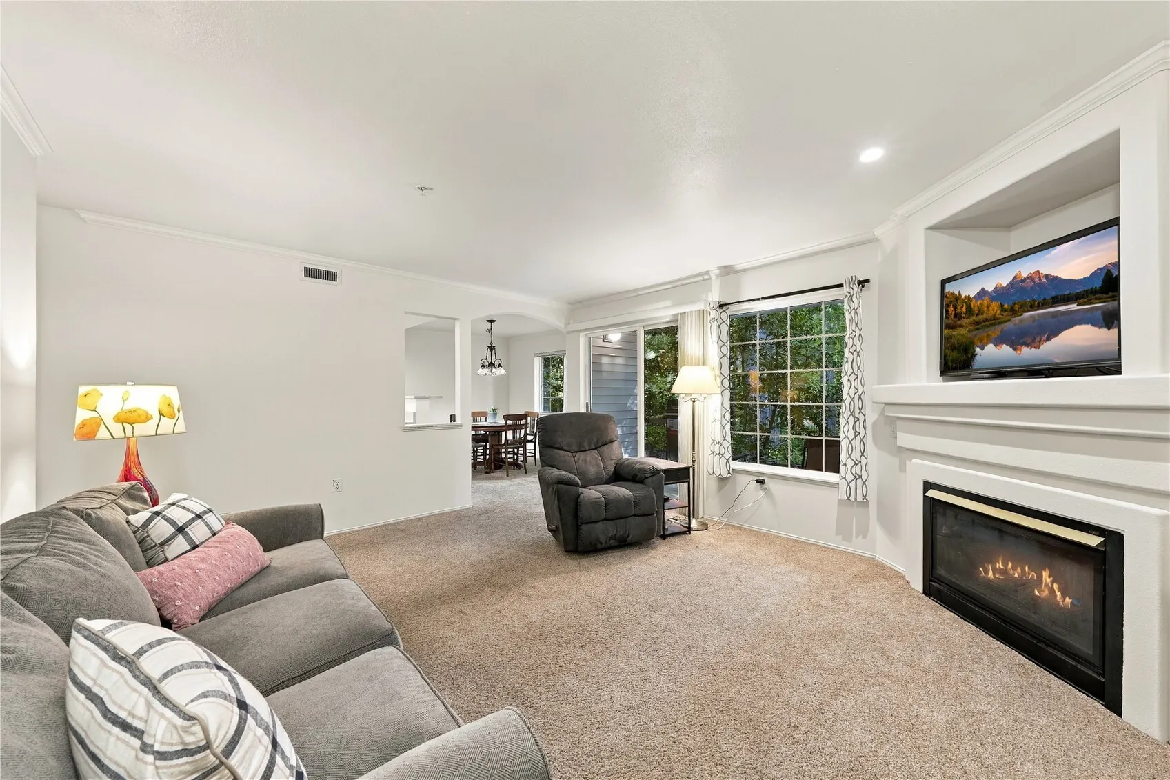25235 SE Klahanie Boulevard #Q 102, Sammamish, WA 98029
