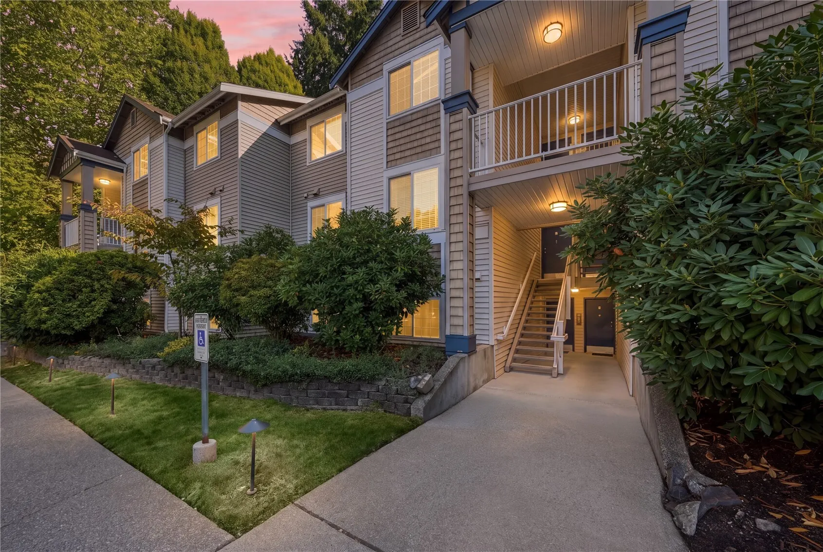 25235 SE Klahanie Boulevard #Q 102, Sammamish, WA 98029