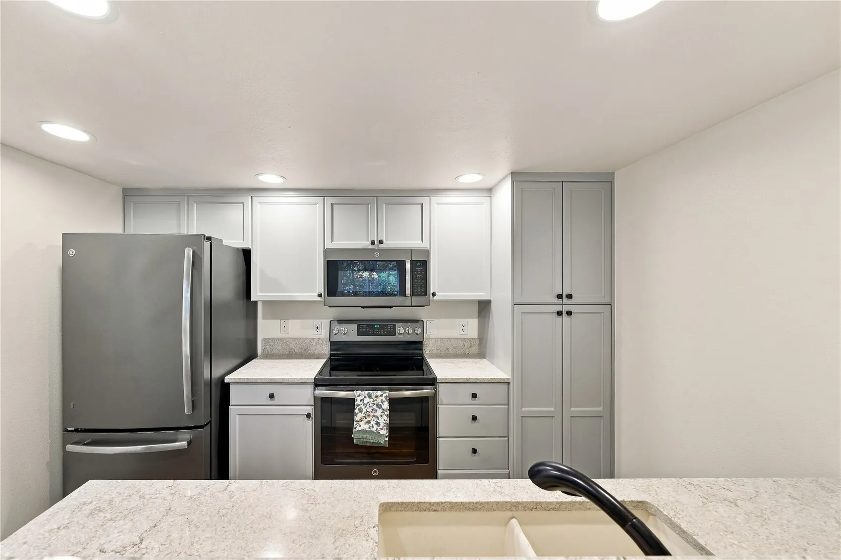 25235 SE Klahanie Boulevard #Q 102, Sammamish, WA 98029