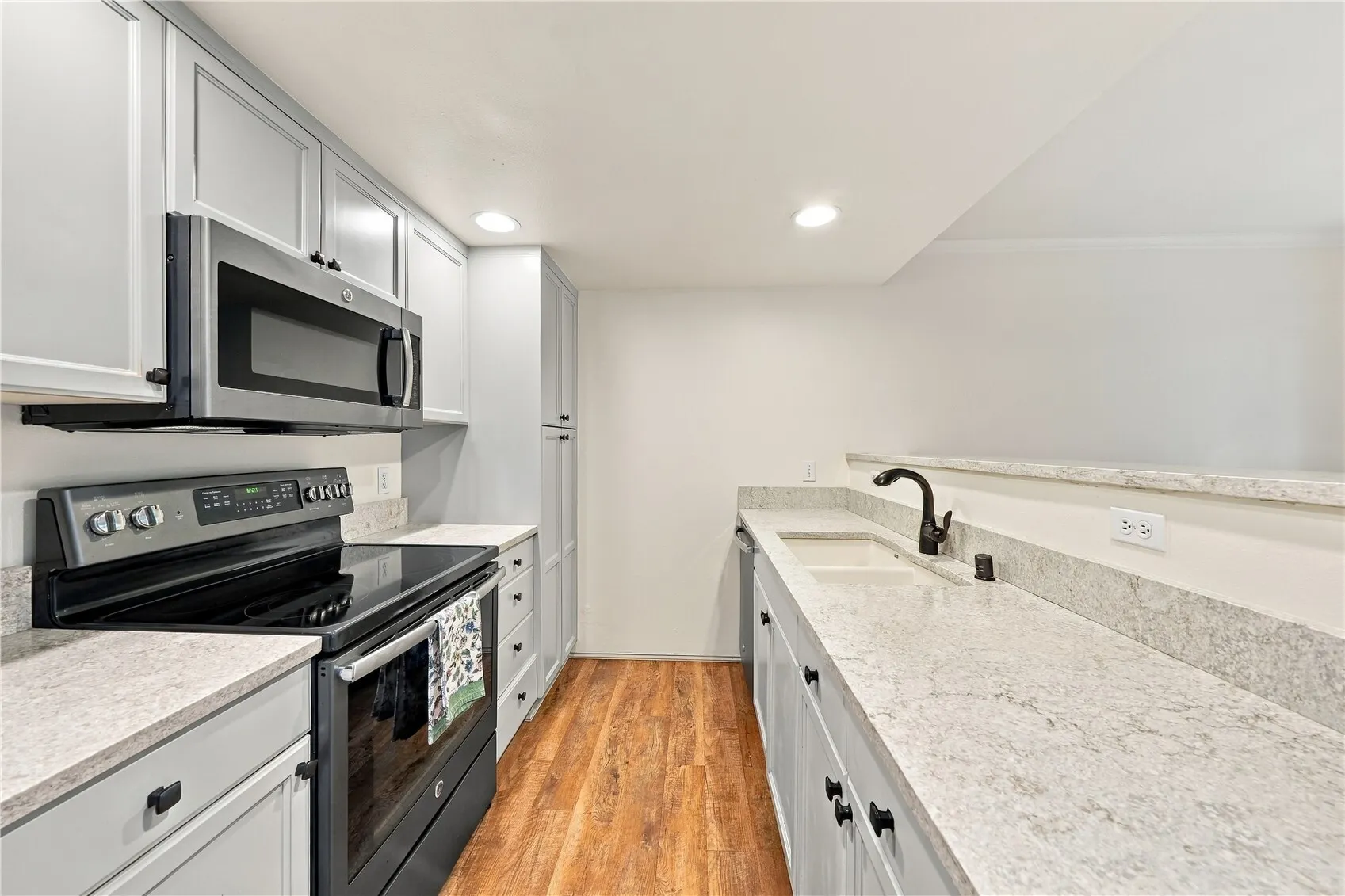 25235 SE Klahanie Boulevard #Q 102, Sammamish, WA 98029