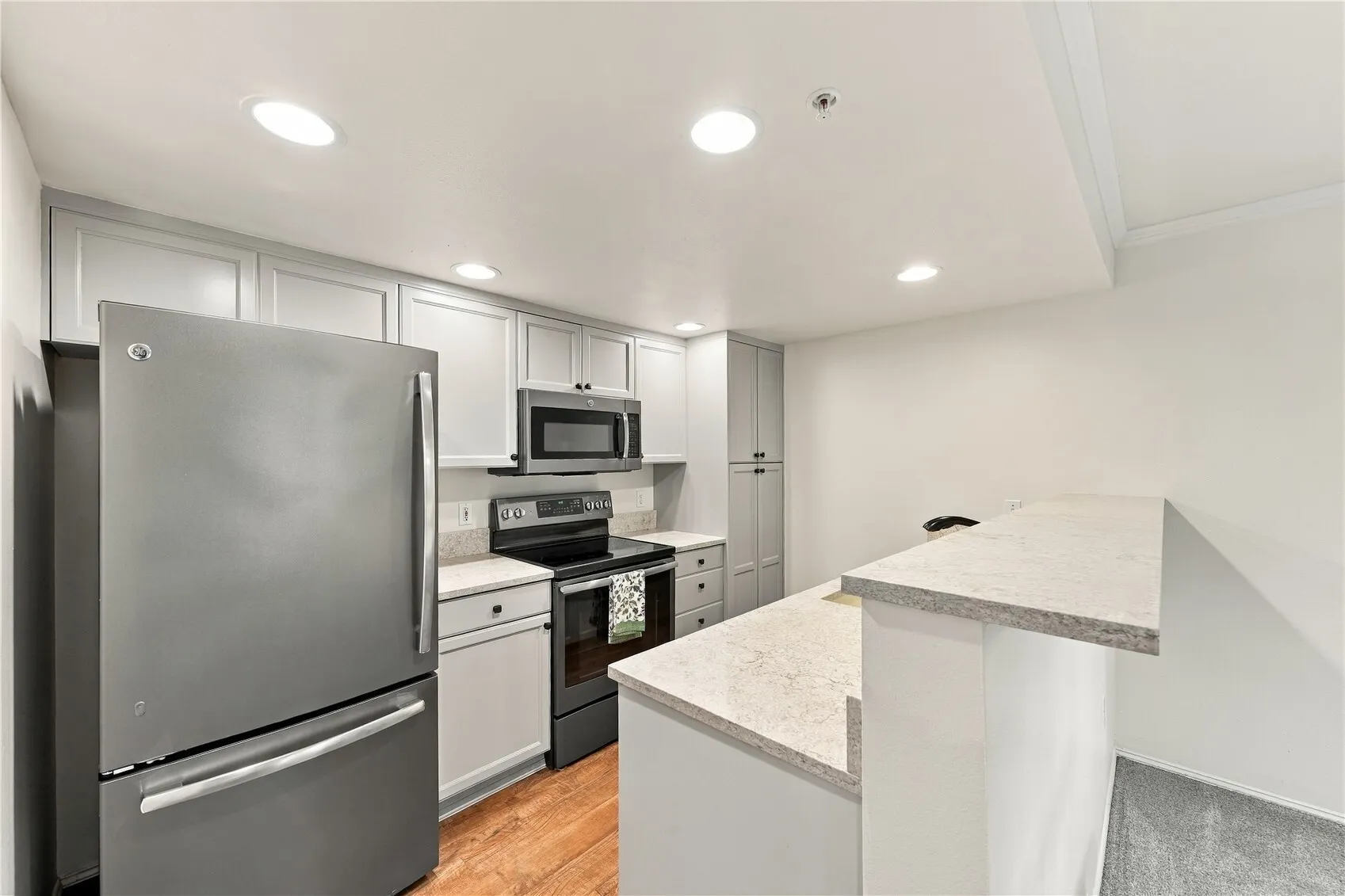 25235 SE Klahanie Boulevard #Q 102, Sammamish, WA 98029