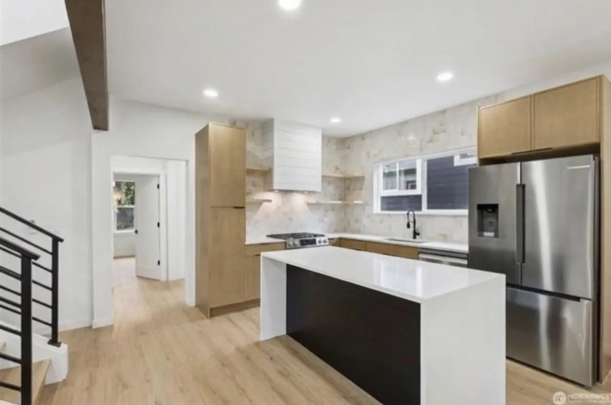 4002 Courtland Place S, Seattle, WA 98118
