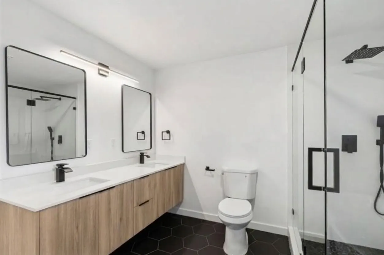 4002 Courtland Place S, Seattle, WA 98118