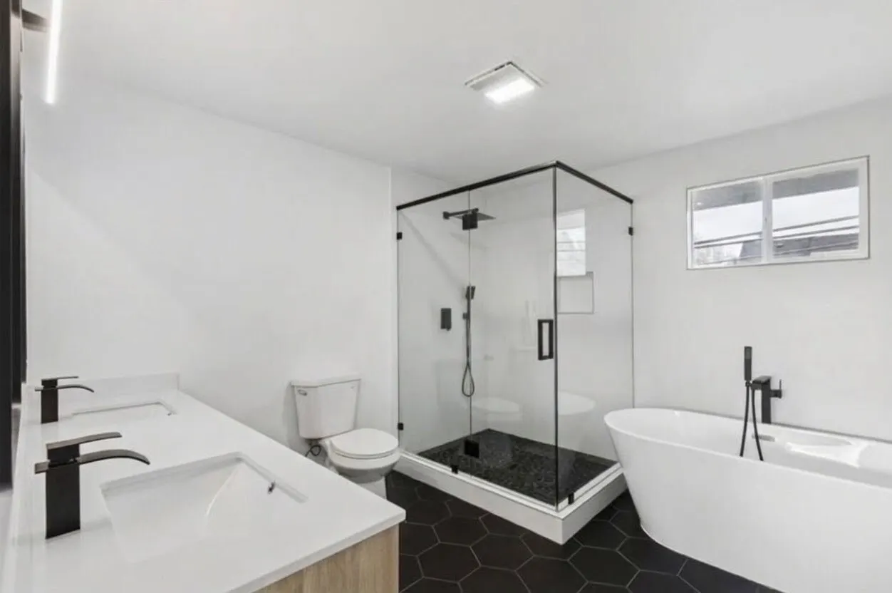 4002 Courtland Place S, Seattle, WA 98118