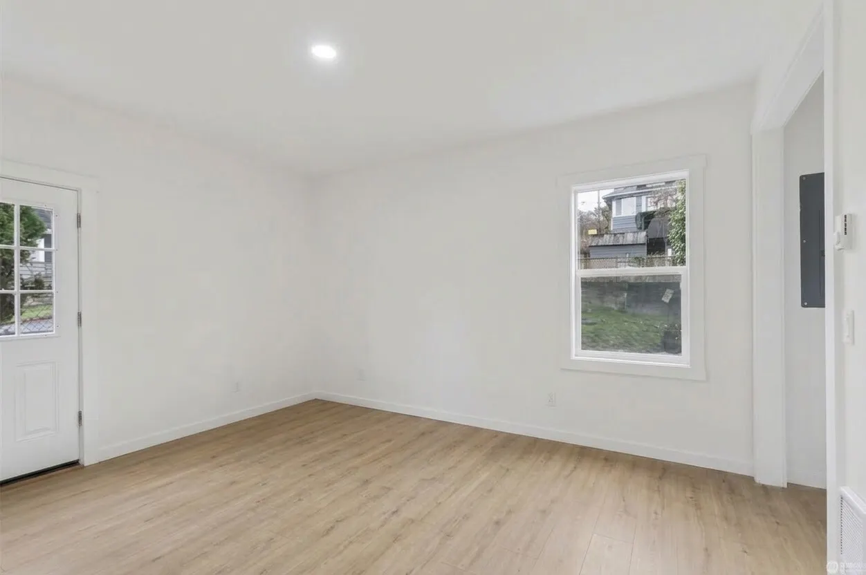 4002 Courtland Place S, Seattle, WA 98118
