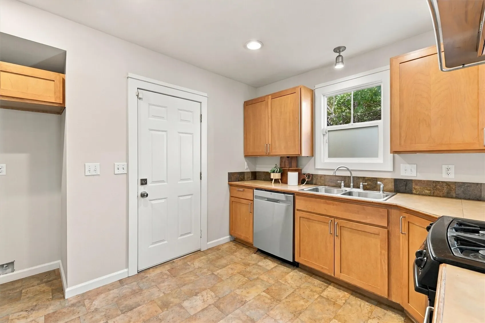 1515 Martin Luther King Jr Way , Seattle, WA 98122