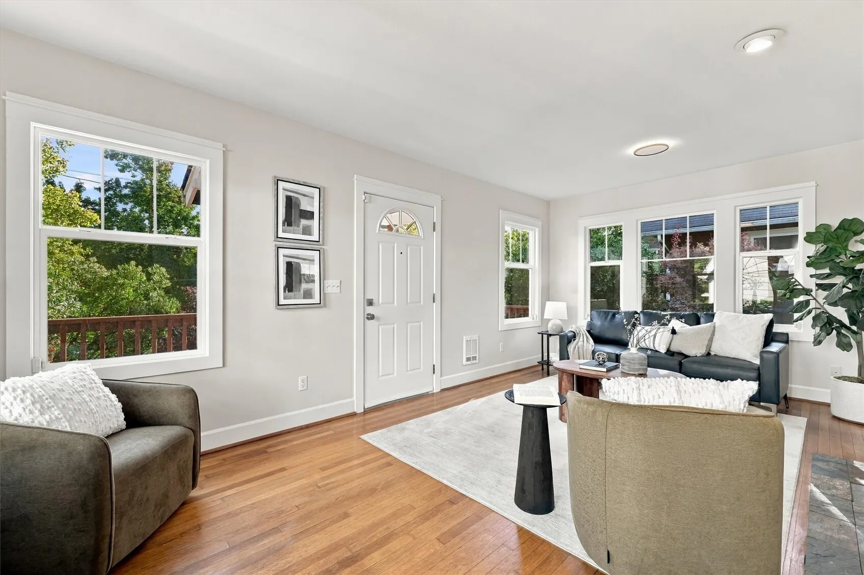 1515 Martin Luther King Jr Way , Seattle, WA 98122