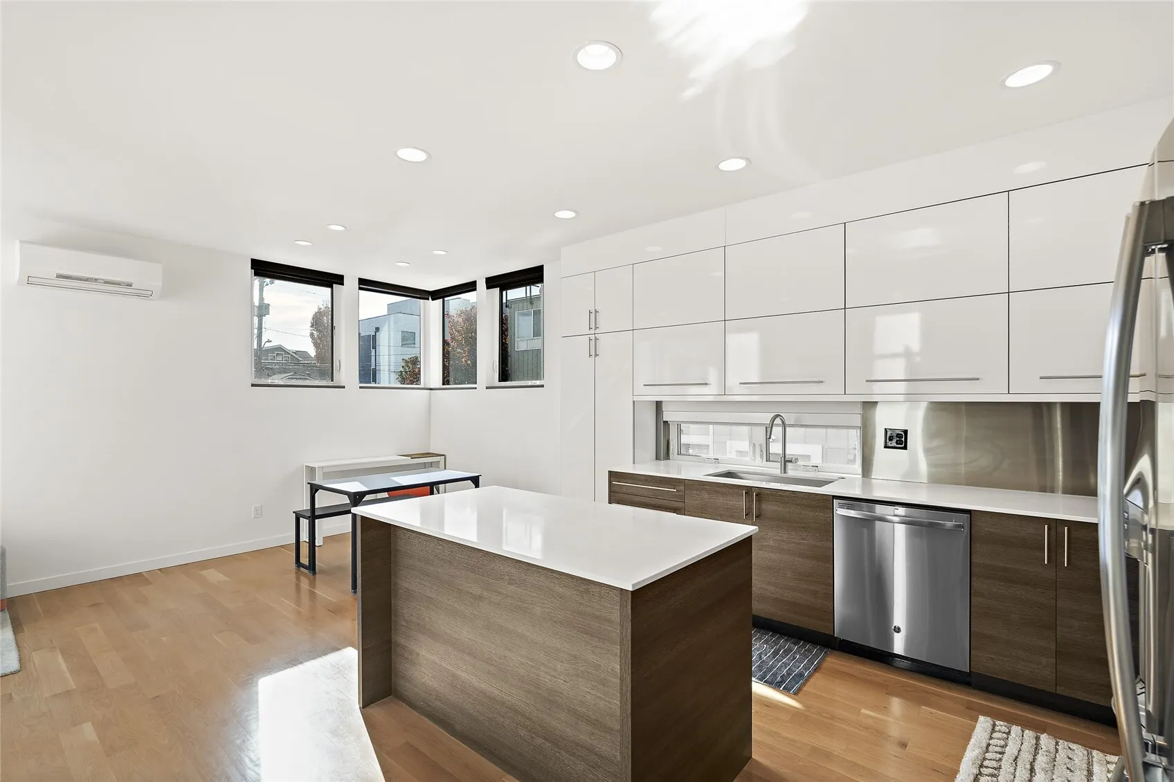 1209 6th Avenue N, Seattle, WA 98109