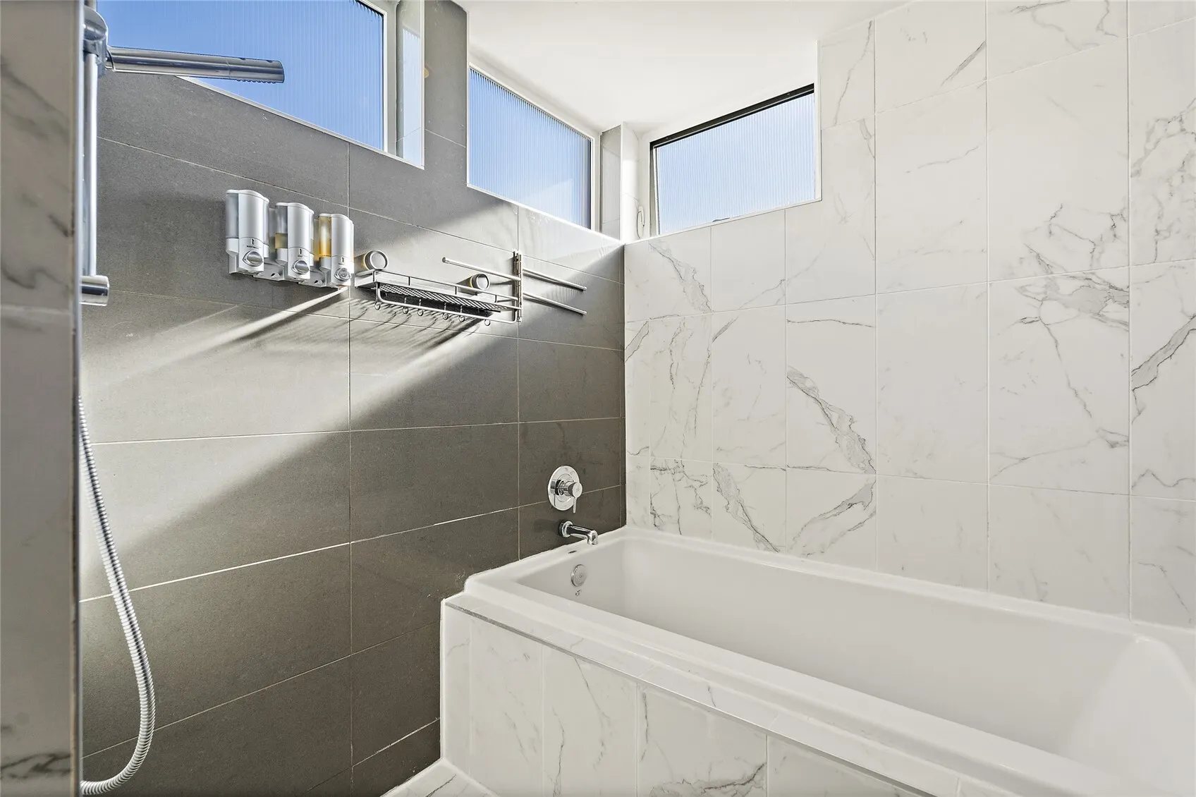 1209 6th Avenue N, Seattle, WA 98109