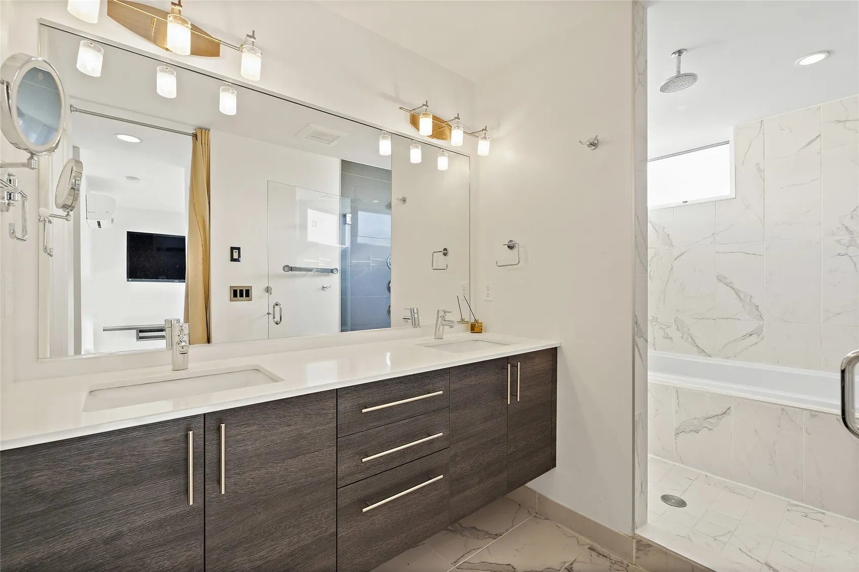 1209 6th Avenue N, Seattle, WA 98109