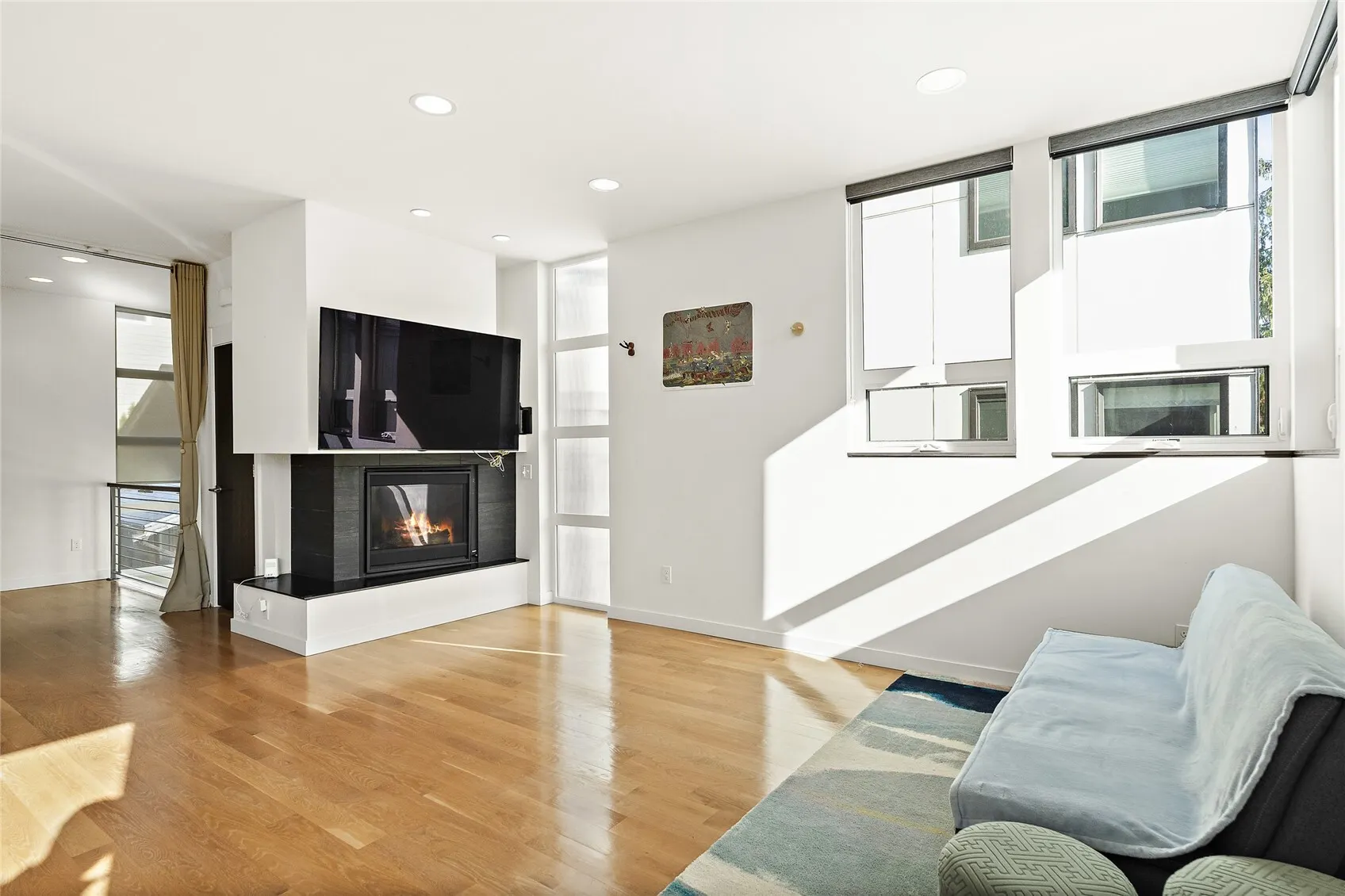 1209 6th Avenue N, Seattle, WA 98109