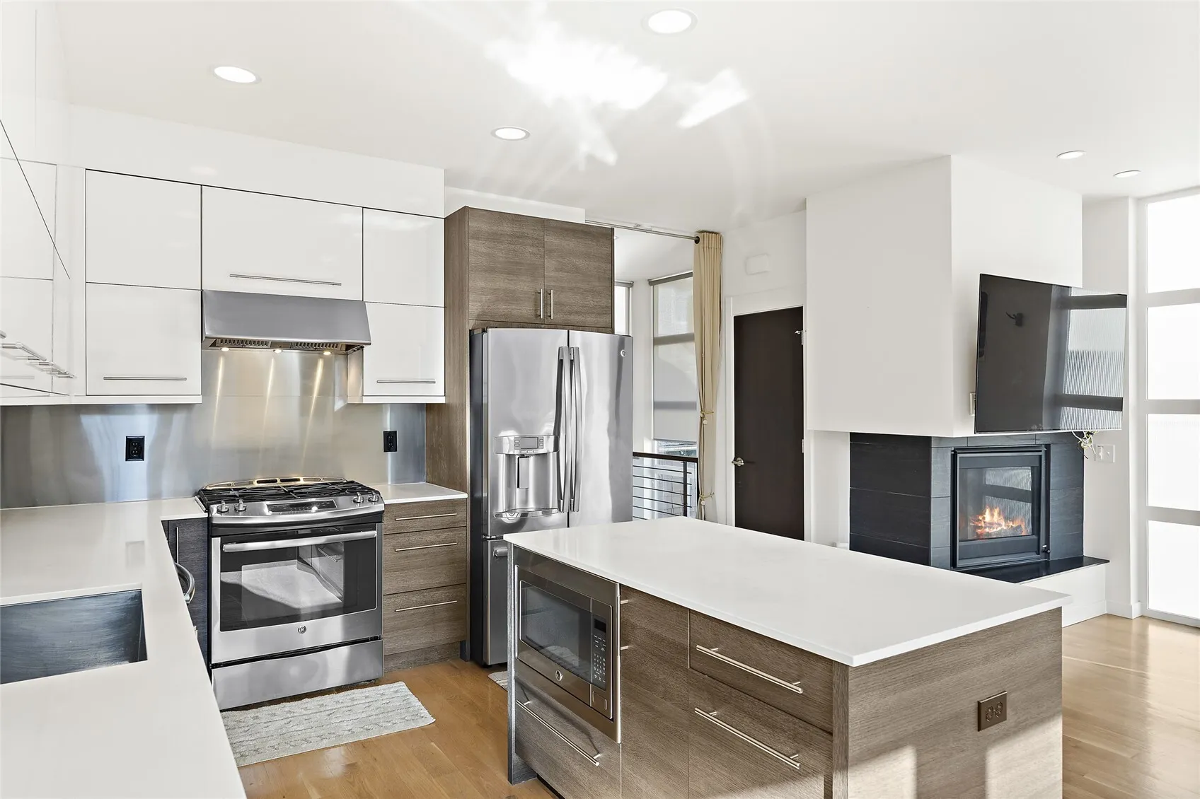 1209 6th Avenue N, Seattle, WA 98109