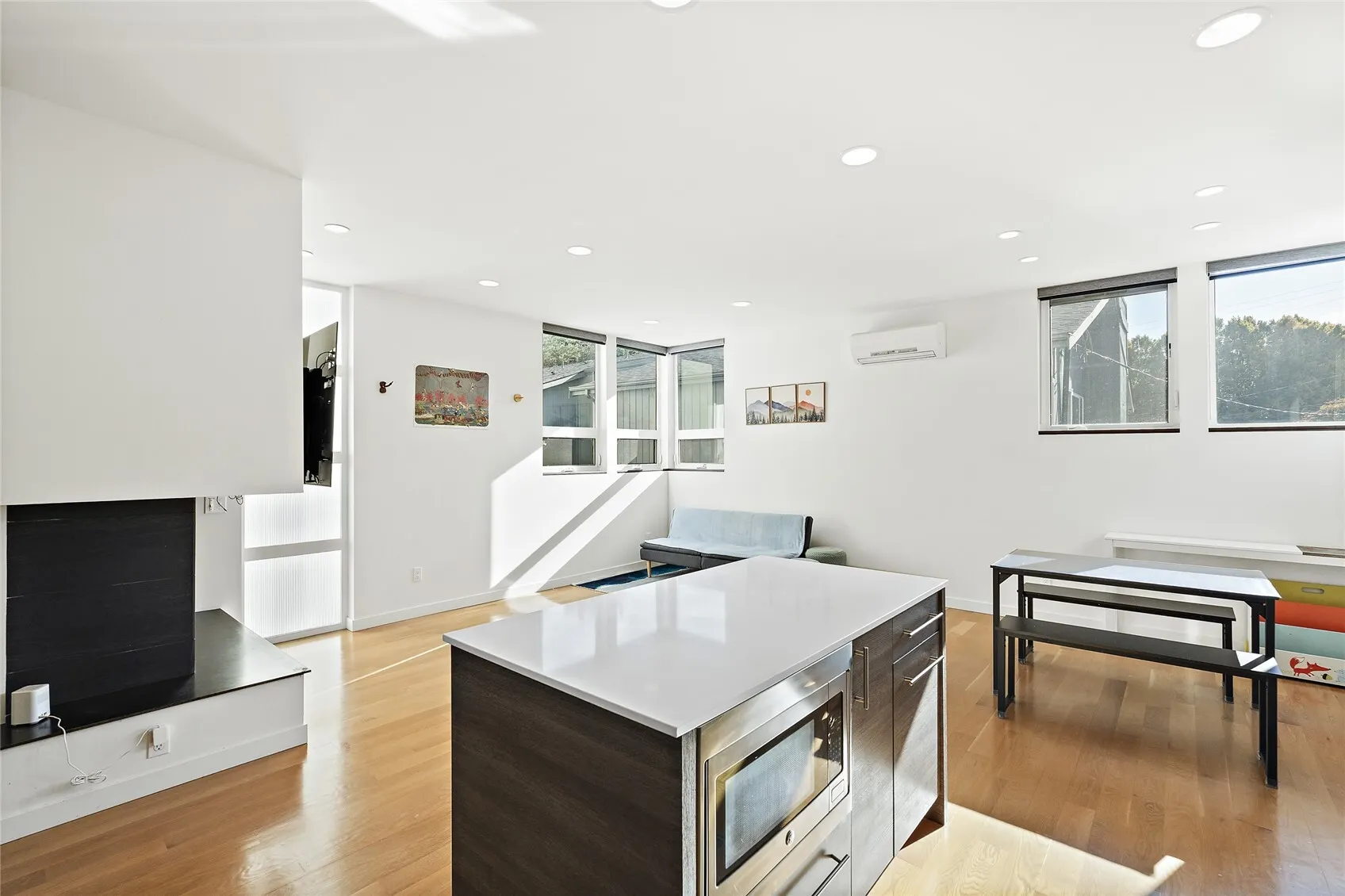 1209 6th Avenue N, Seattle, WA 98109