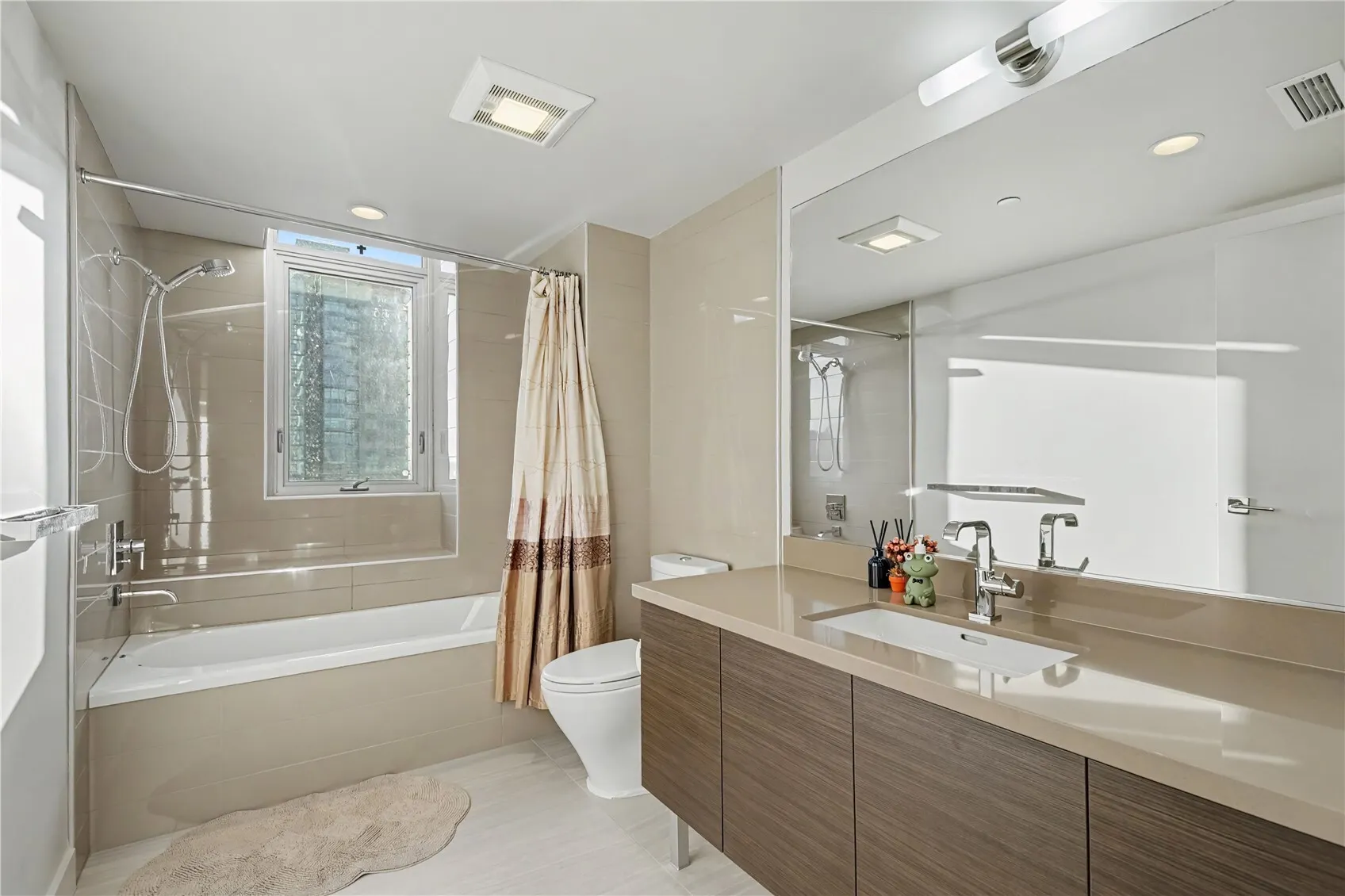 588 Bell Street #1707S, Seattle, WA 98121