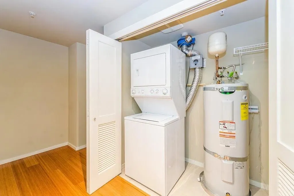76 Cedar Street #805, Seattle, WA 98121