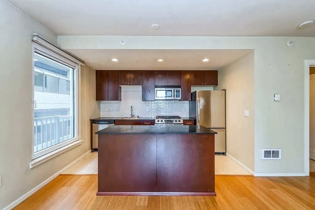 76 Cedar Street #805, Seattle, WA 98121